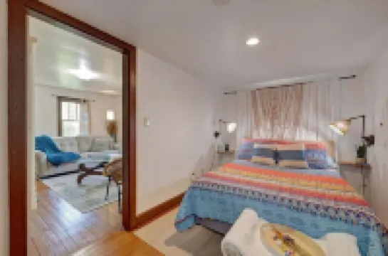 Boho Garden Bungalow | Quiet, Walk to Btown, IU