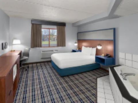 AmericInn by Wyndham Green Bay West Hotels in Howard