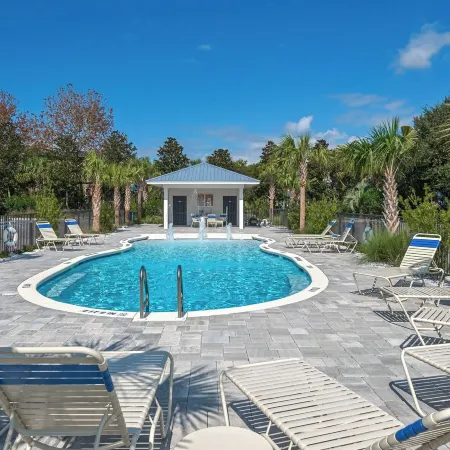 2BR Near Gulf Place w/ Pool, Grill + Free Tickets: Dolphin Cruise & More!