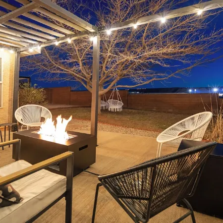 Modern retreat, great views, games galore..