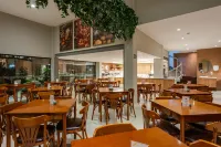 Malibu Plaza Hotel - breakfast