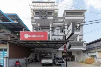 RedDoorz Near Stasiun Pematangsiantar Hotels in Pematangsiantar