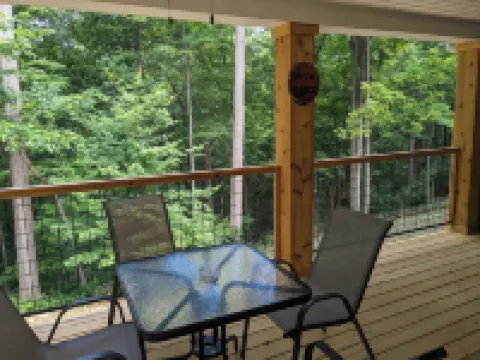 현대적인 2 베드룸 캐빈, 온수 욕조와 게임 및 중심 위치