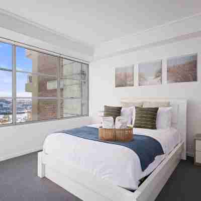 Stylish 2BR Apt Overlooking Darling Harbour Rooms