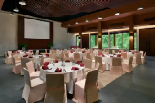 atta Lakeside Resort Suite