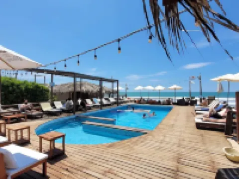 The Point Mancora - Beach Party Hostel Hoteles en Máncora