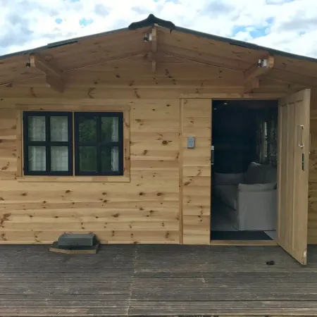 The Waterfront Lodges Отели рядом с достопримечательностью «Стадион «Рико-Арена»»