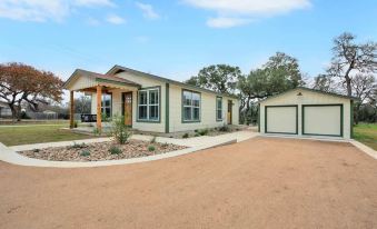 Upscale Home with Pool and FirePit - Close to Mercer St!