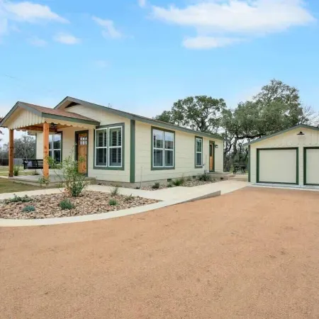 Upscale Home with Pool and FirePit - Close to Mercer St!