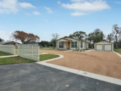 Upscale Home with Pool and FirePit - Close to Mercer St! Hotels in Dripping Springs