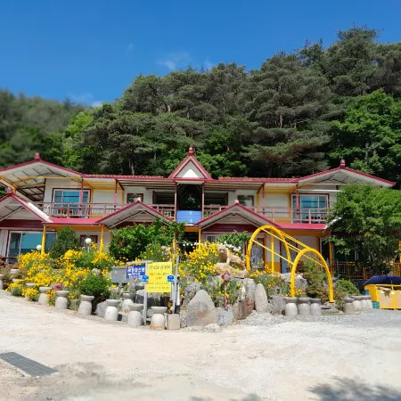 Sangju Find Me into Nature Pension Отели рядом с достопримечательностью «Храм Попчуса»