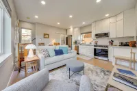 Mini Pearl Sleek Seattle Gem w/ Easy Dtwn Access - 3 Sao