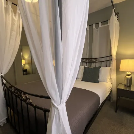 Smugglers Hotel