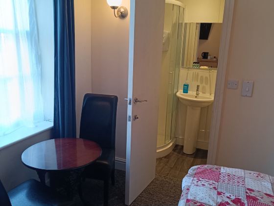 โรงแรม บริสตอล