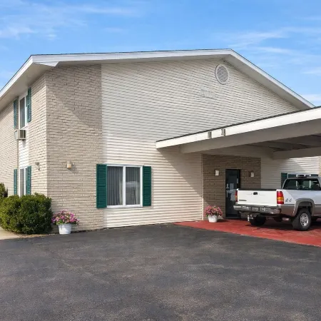 Super 8 by Wyndham Iron Mountain