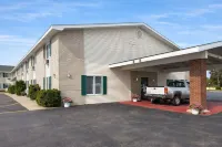 Super 8 by Wyndham Iron Mountain