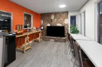 Howard Johnson by Wyndham Edson