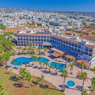 Nelia Sea Breeze Hotels near Parko Paliatso Luna Park