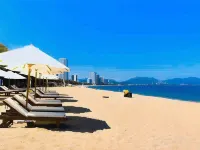 Nha Trang Palace Hotel - Beach