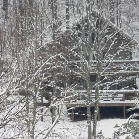 T Lea Farm: Your serene Luxury *73-Acre Vacation Retreat great for bikers too!