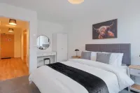 City Point Apartments by Guestz