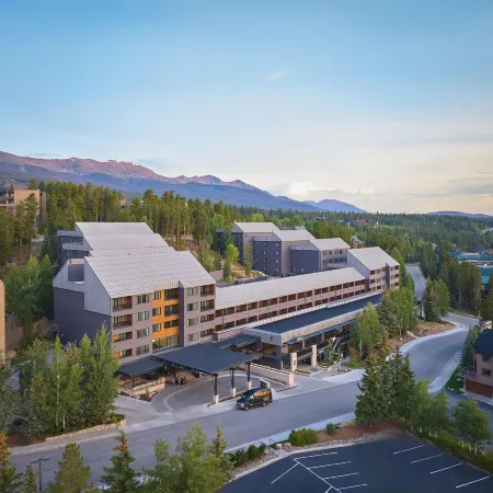 Hotel Alpenrock Breckenridge, Curio Collection by Hilton