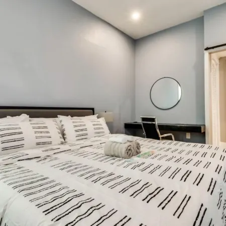Rare Exclusive Retreat |Private Hot Tub | King Bed