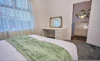 樺木穀倉度假屋，寬敞的四卧室住宅，帶免費停車，可供六人入住 - 民宿