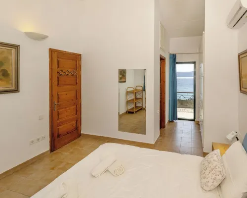 Open Your Door On The Beach! - Private Beach Home Hotels in Distos