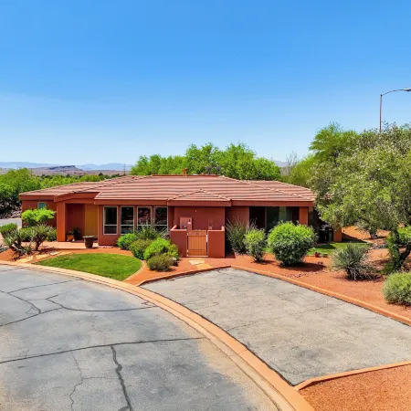 Pool & Hot Tub Access! Gated Santa Clara Getaway