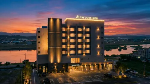 The Land Tourist Hotel - 2-Star