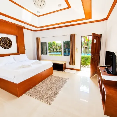 Phuket Airport Villa Отели рядом с достопримечательностью «Пляж Наитхон»