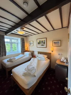 Oakwood Bed and Breakfast Heathrow - Bed and Breakfasts