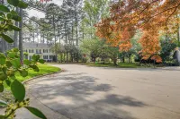 Beautiful Raleigh Cottage Rental 5 Mi to Downtown - spa