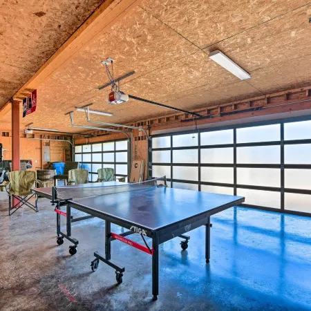 Entire Home w/ Lake Granbury Views + Game Room!
