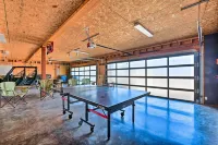 Entire Home w/ Lake Granbury Views + Game Room! - Balkon
