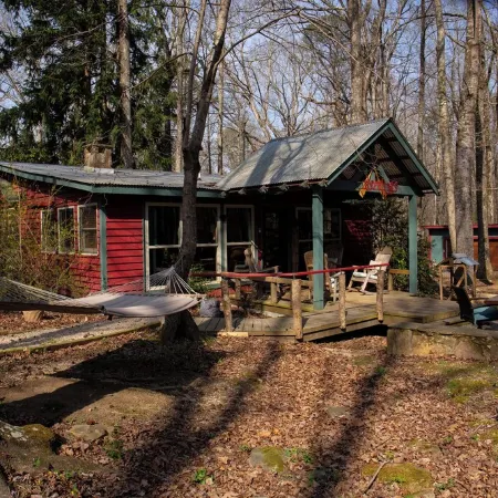 Designer 1880s Log Cabin - 2 Private King Suites - Walk to Mentone