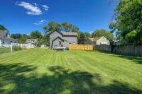 Charming Home Walkable to Downtown Lee's Summit - 3-Star