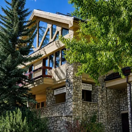 Strawberry Park Ski-in Ski-Out Condo Close to Chairlift