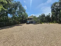 GULF ACCESS  home w/ dockage, private yard & 2 min walk to eat and stores! - Boutique