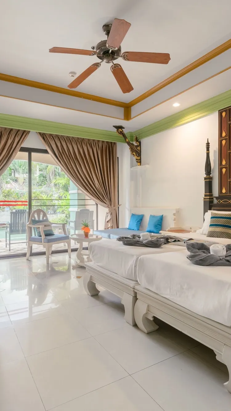 ห้องดีลักซ์ เตียงแฝด พร้อมวิวสระว่ายน้ำ