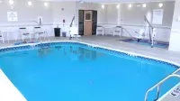 Holiday Inn Express JAMESTOWN by IHG - piscina