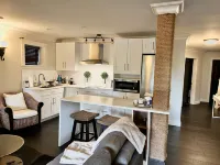 Private 1 bdrm suite with living room and kitchen - 4-Star