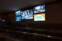 Travelodge by Wyndham Winnipeg Airport West - 3-Star