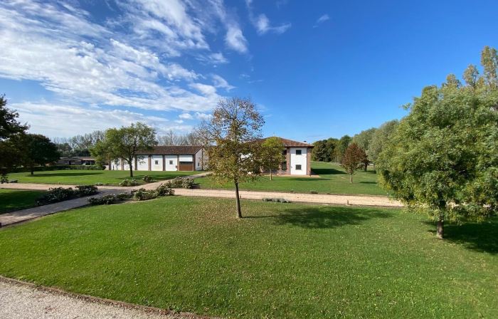 Agriturismo con piscina immerso nella natura La Bisa