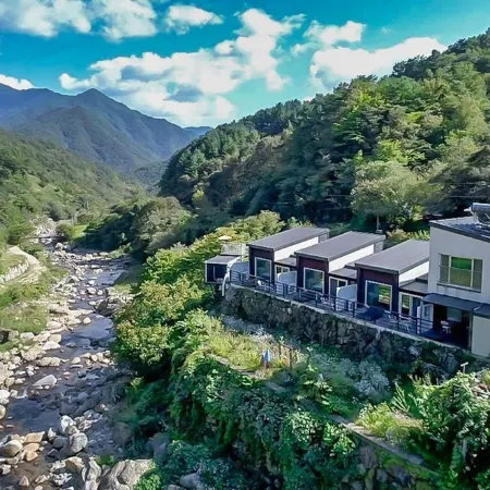 Hadong Cloud Hill Pension