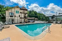 Quality Inn - Pool