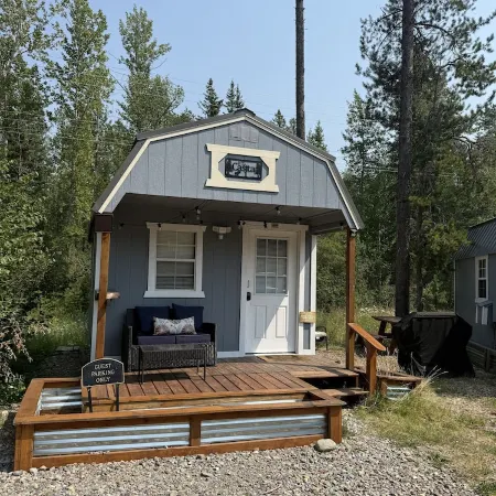 Casita 1, Tiny Home in Wood Area, 1 Mile From Glacier Entrance- 2 Guests