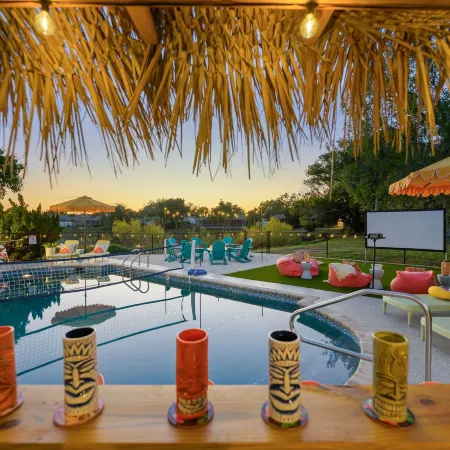 Sleeps 12 Game Room Theatre Tiki Bar Pool