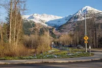 Downtown Girdwood Condo Close to Everything - Wifi